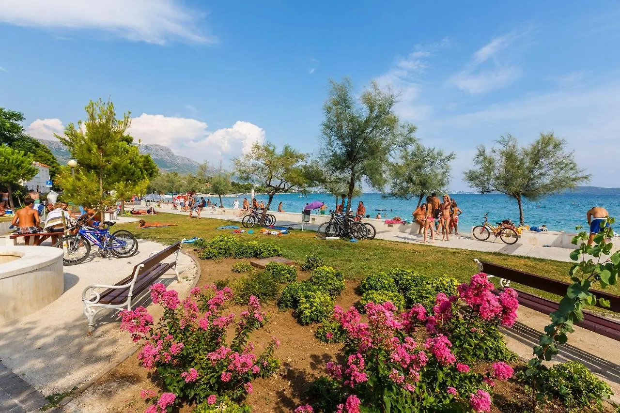 Apartments With A Parking Space Kastel Stari, Kastela - 17964 0*,  Croatia