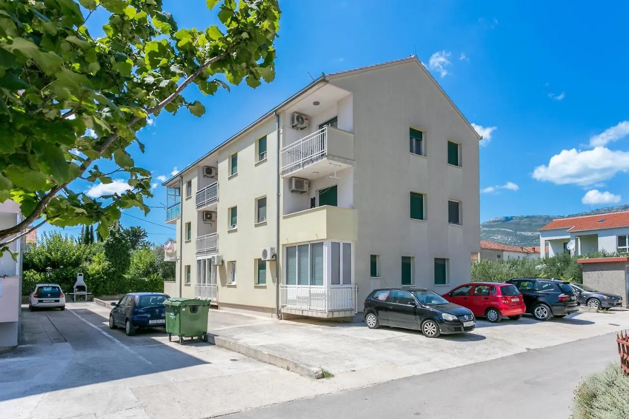 Apartments With A Parking Space Kastel Stari, Kastela - 17964
